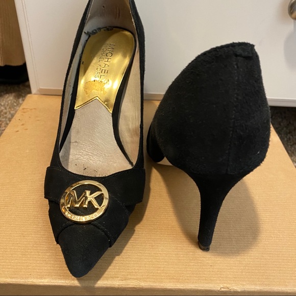 Michael Michael Kors gold emblem heels - Picture 8 of 9